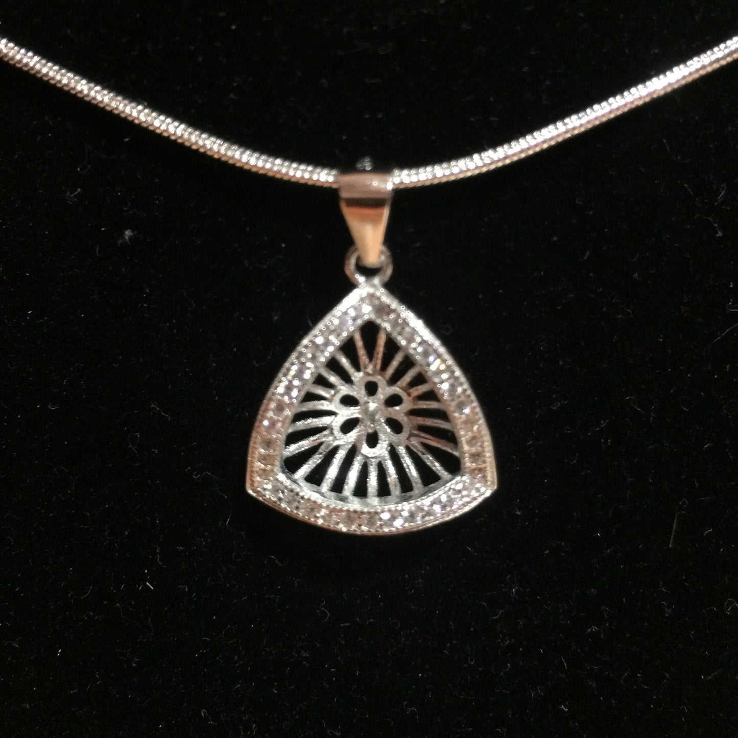 Triangle Single-Pearl Pendant Mounting (Sterling silver)