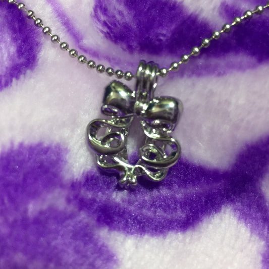 Wreath Ribbon Single-Pearl Cage Pendant (Silver Plated)