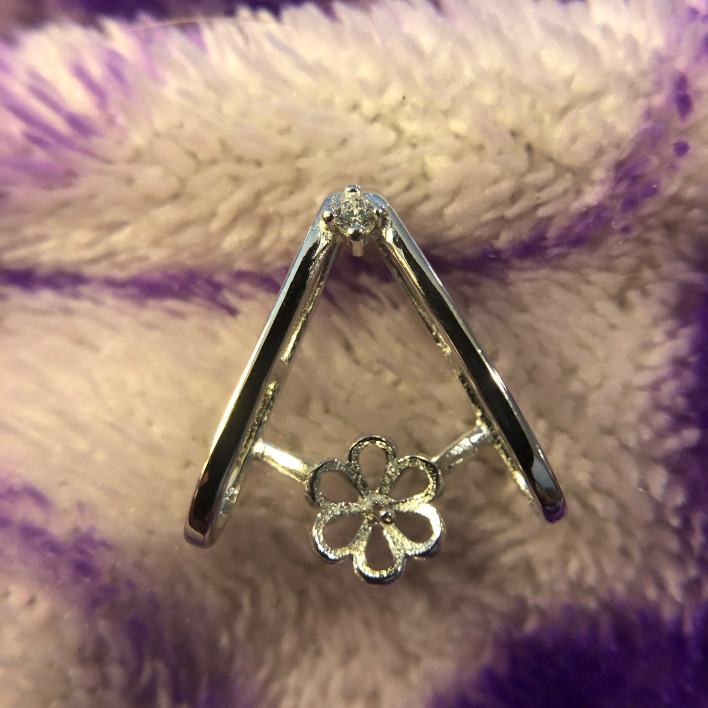 Hanging V Single-Pearl Pendant Mounting (Sterling silver)