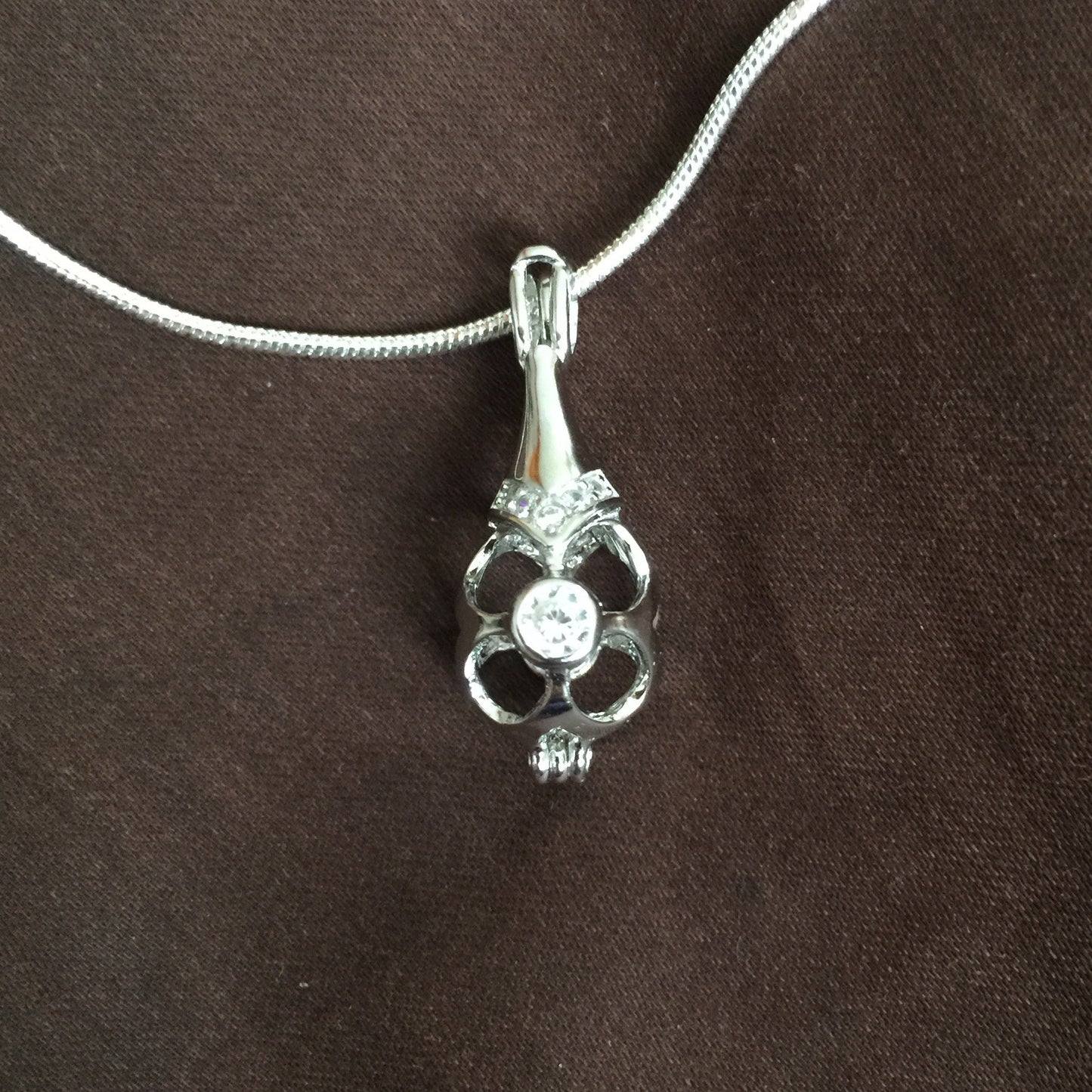 Four Leaf Clover Single-Pearl Cage Pendant (Sterling Silver)