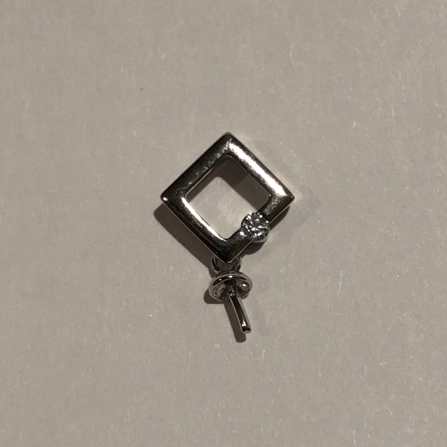 Square Single-Pearl Pendant Mounting (Sterling silver)