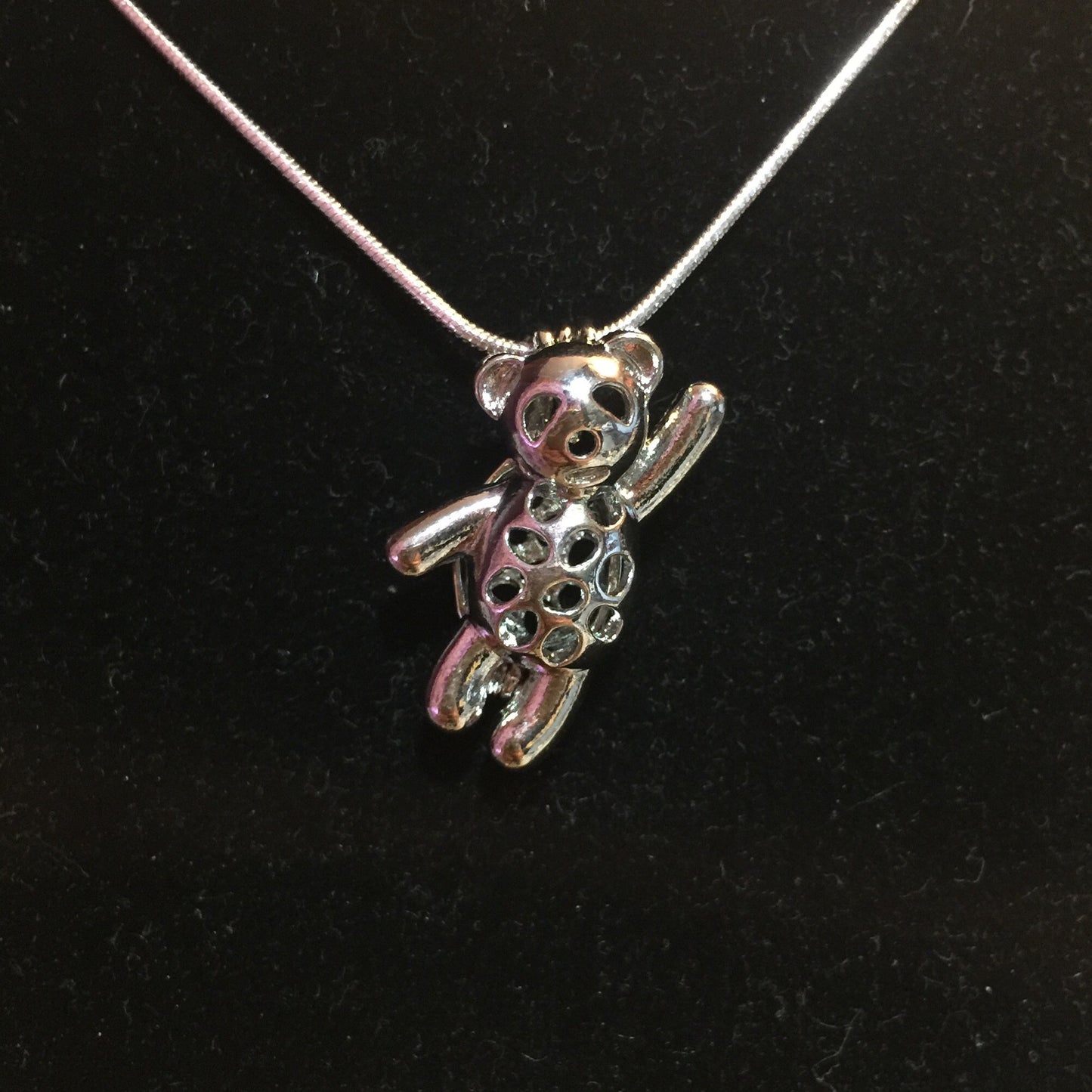 Waving Bear Single-Pearl Cage Pendant (Silver Plated)